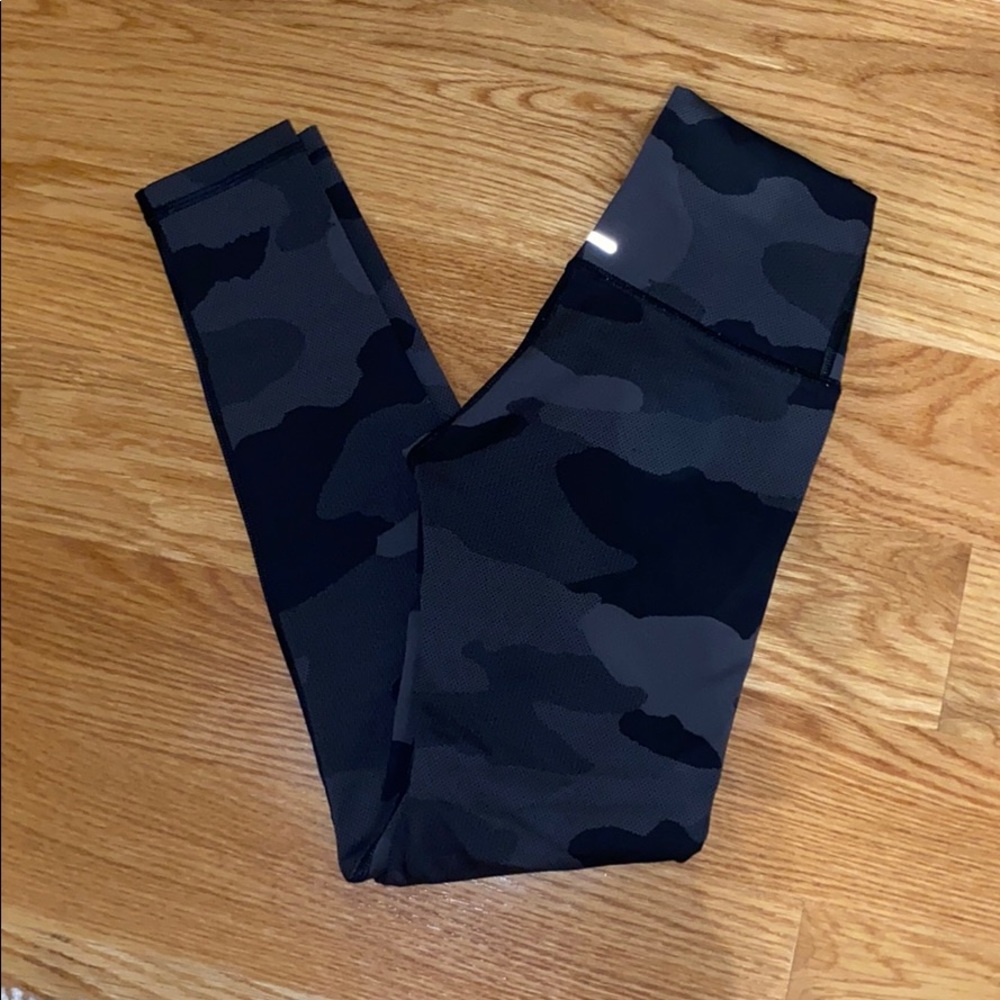 aerie black camo leggings